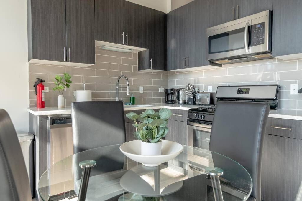 Mccormick Place Beautiful 2Br Apartment With Optional Parking Sleeps Up To 8 Near Soldier Field, Grant Park And Lakefront Trail Chicago Bagian luar foto