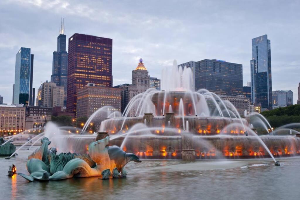 Mccormick Place Beautiful 2Br Apartment With Optional Parking Sleeps Up To 8 Near Soldier Field, Grant Park And Lakefront Trail Chicago Bagian luar foto
