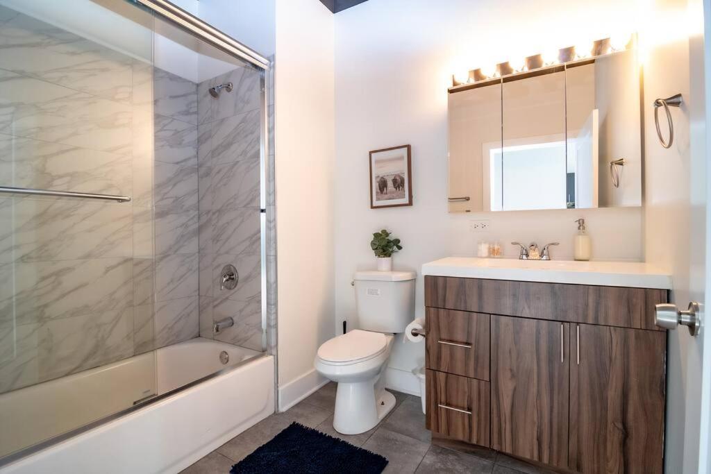 Mccormick Place Beautiful 2Br Apartment With Optional Parking Sleeps Up To 8 Near Soldier Field, Grant Park And Lakefront Trail Chicago Bagian luar foto